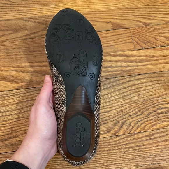 Indigo by Clarks Snakeskin Pattern Slip On Shoes heeled loafer size 7.5 - Picture 10 of 11